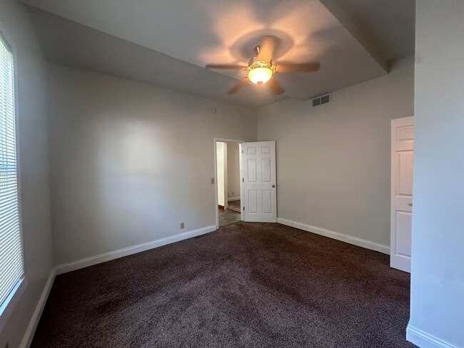 Building Photo - 1607 N Roosevelt Ave
