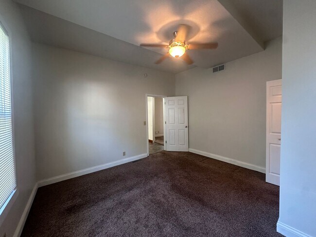 Foto del edificio - 3-Bedroom Home near Downtown Bloomington!