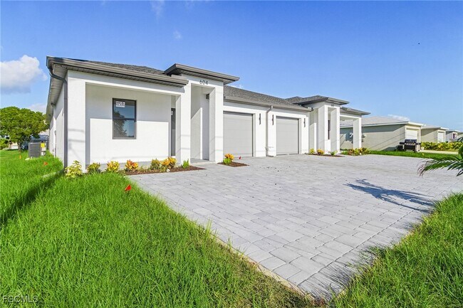 Foto del edificio - 602-604 SW 8th Pl