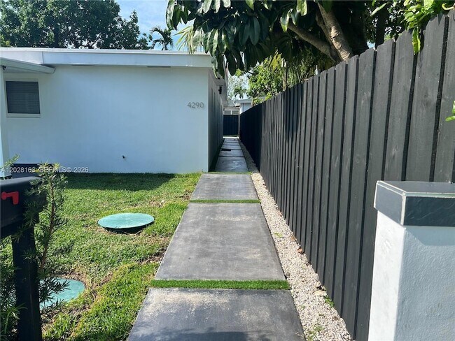 Foto del edificio - 4290 SW 9th St