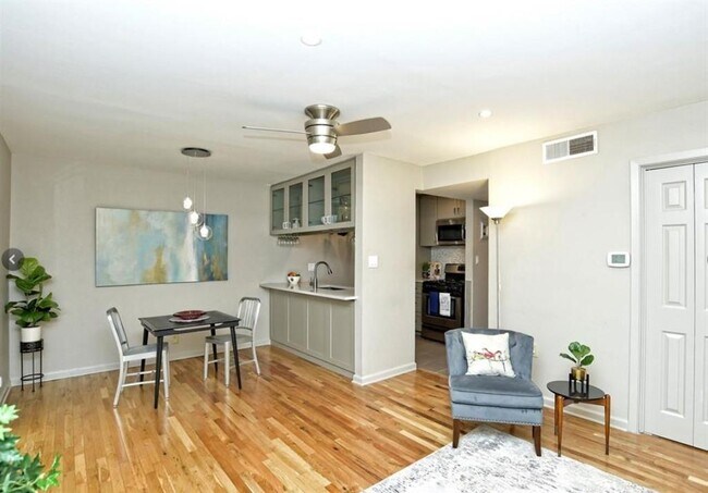 Foto del edificio - 7801 Shoal Creek Blvd