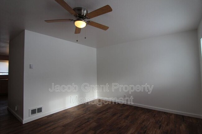 Foto del edificio - 2158 Stace St