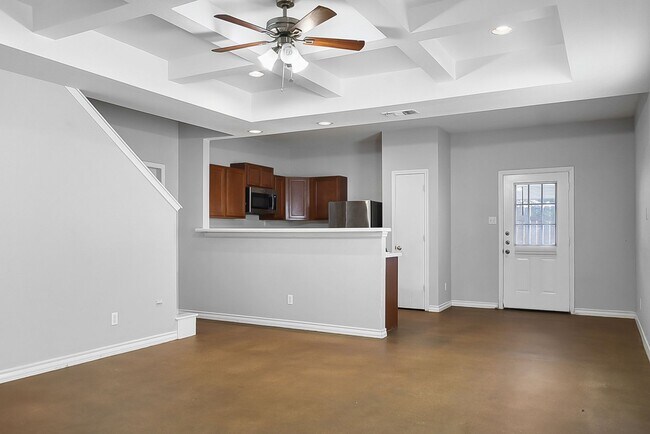 Building Photo - 3 bedroom and 2.5 bathroom located at The ...