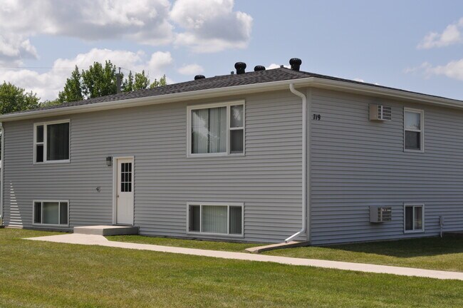719 2nd Ave. W.. West Fargo - 719 2nd Ave W