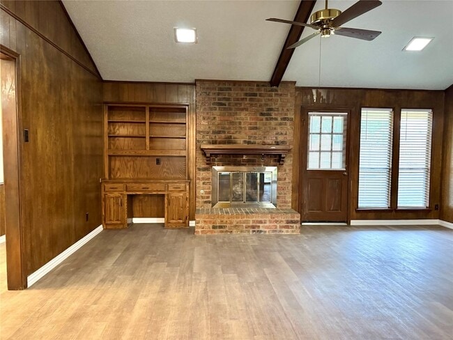 Photo - 1925 Glen Hill Dr House