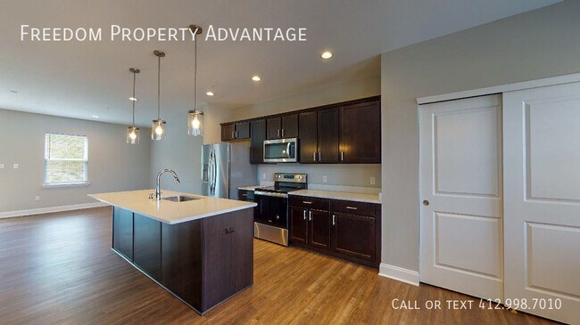 Foto del edificio - 58 Hawthorne Dr - 3BR Townhouse - Washington