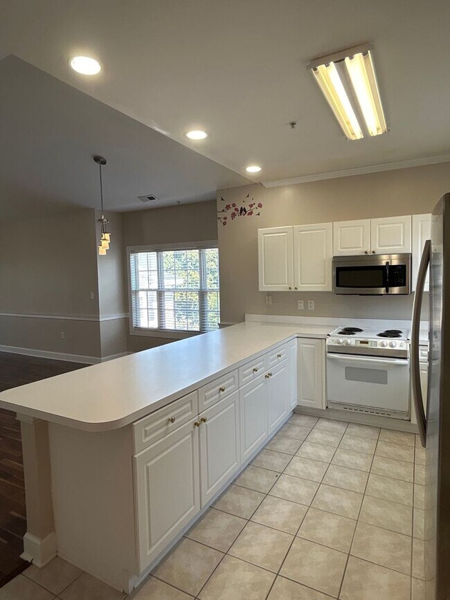 Foto del edificio - 8639 Coralbell Ln
