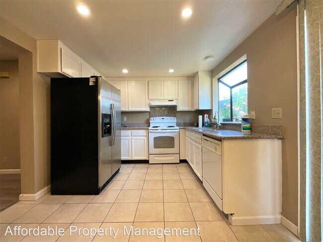 Building Photo - 3 br, 2 bath House - 15205 Hesperian Blvd #C