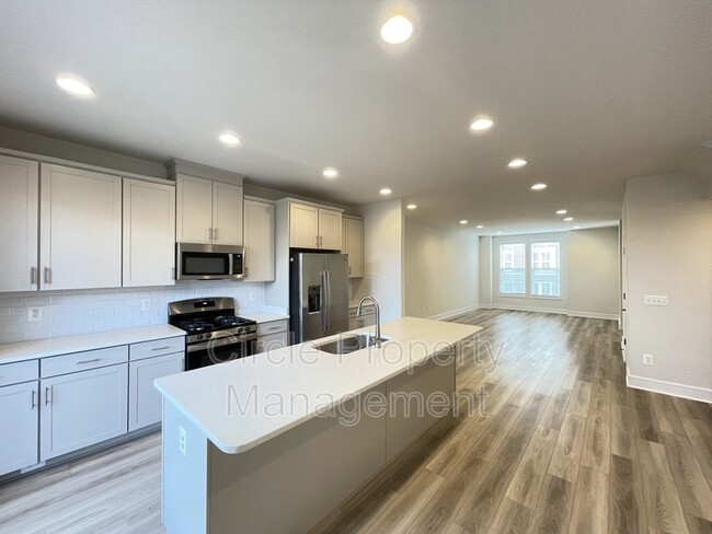 Foto del edificio - 14564 Alsace Ln