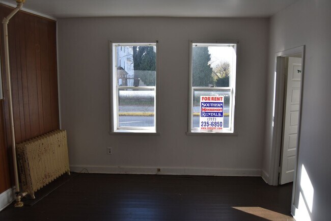 Building Photo - 3 N Main St