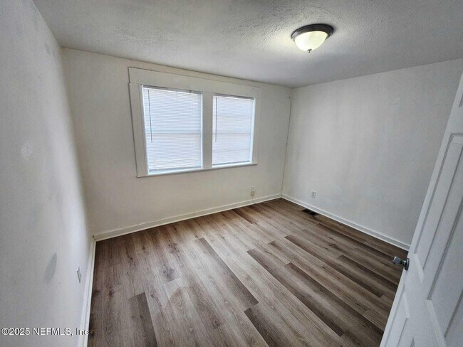 Building Photo - 2184 W 45th St