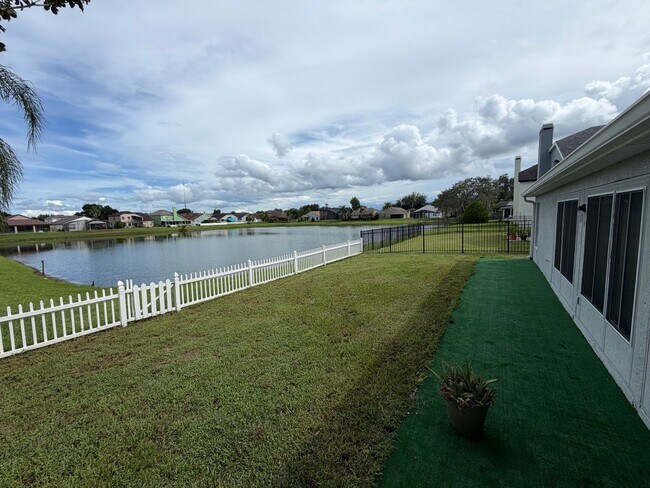 Foto del edificio - 2498 River Ridge Dr