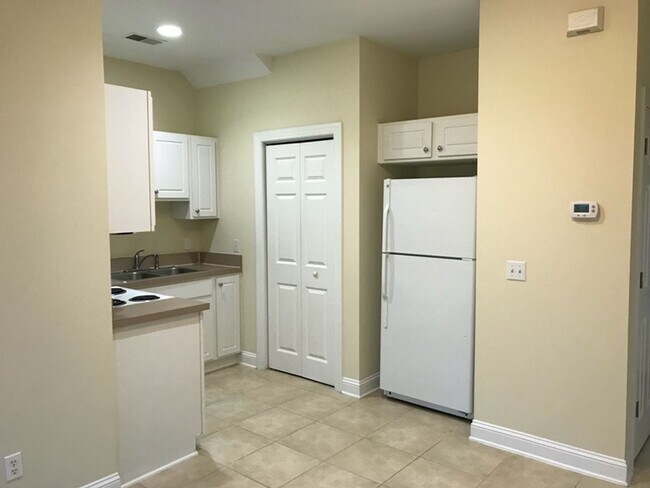 Building Photo - 76 Cassandra Ln