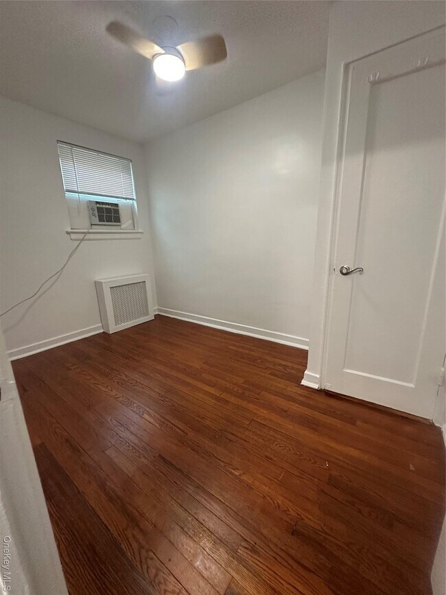Foto del edificio - 72-05 Little Neck Pkwy