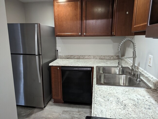 Foto del edificio - 723 Whitcomb St