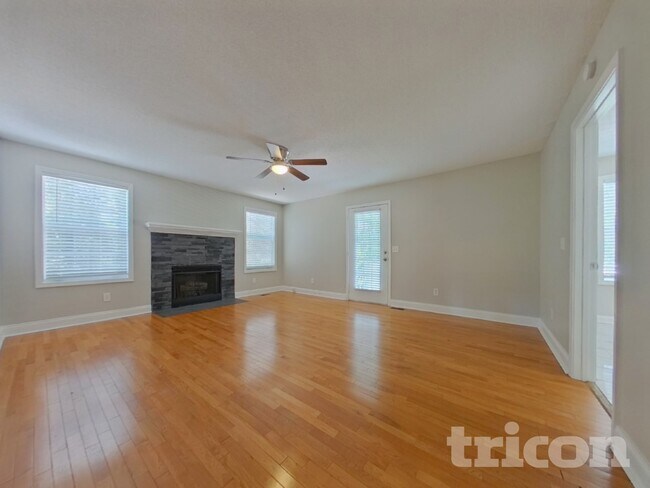 Foto del edificio - 8737 Windsor Lake Blvd