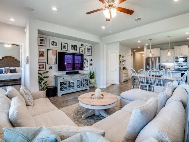 Foto del edificio - 1519 Sheridyn Ln