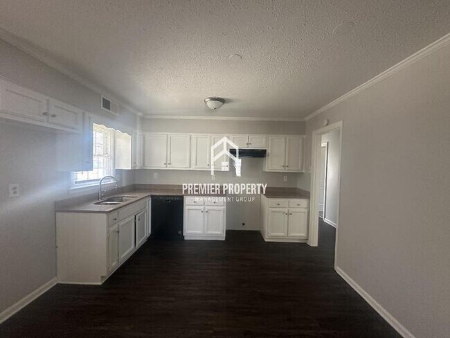 Foto del edificio - 6168 Flodden Dr - Available Now!