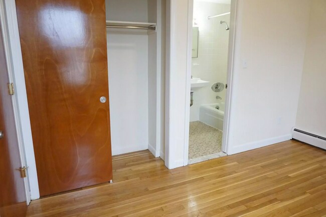 Foto del edificio - 172 N Beacon St