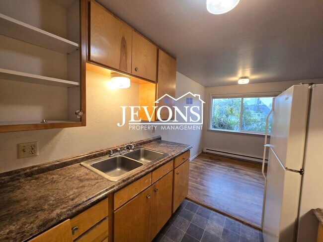Foto del edificio - 2512-2514 Clinton Way Yakima, WA 98902