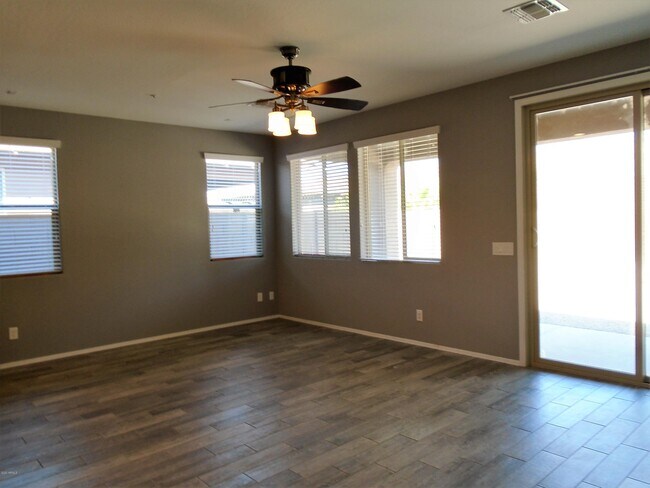 Foto del edificio - 12752 W Caraveo Pl