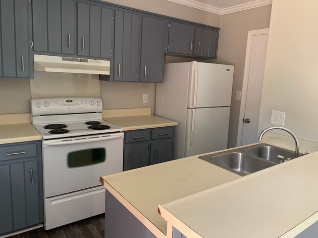 Building Photo - E Blackstock Rd -14