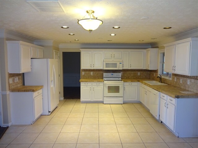Building Photo - 2820 Wadley Ln