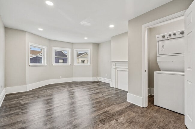 Building Photo - 223 13th St