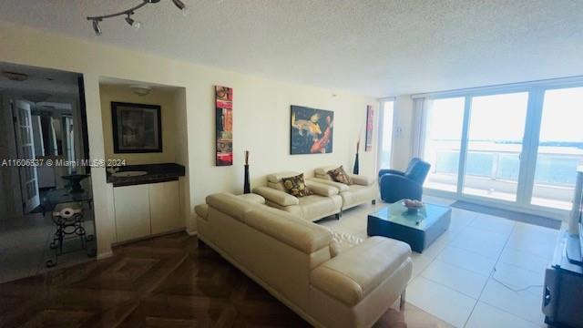 Foto del edificio - 1717 N Bayshore Dr
