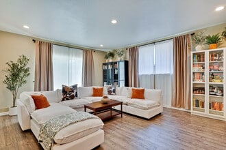 Building Photo - 771 Century Dr