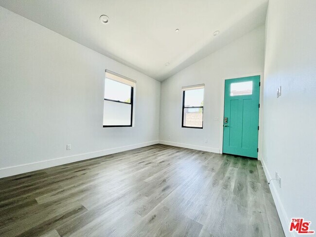 Building Photo - 11922 S Isis Ave