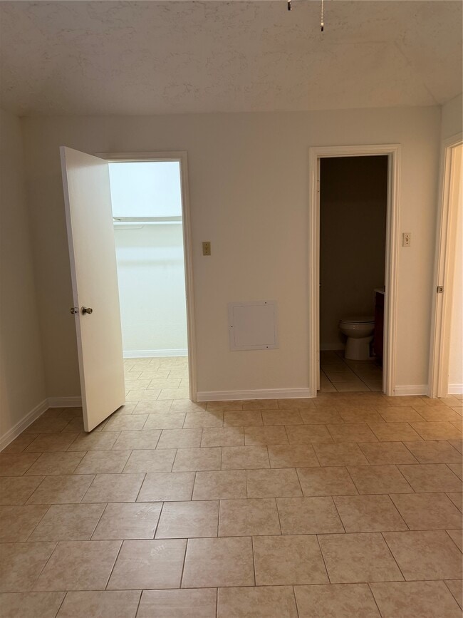 Building Photo - 11627 Cliveden Dr