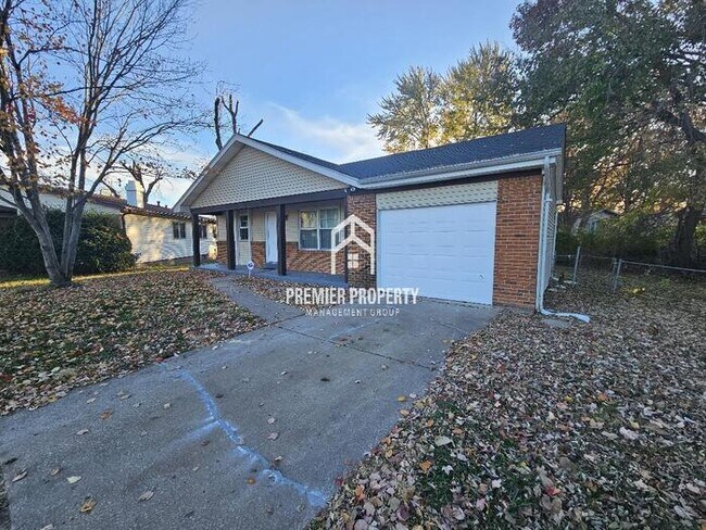 Building Photo - 11289 Aspen Woods - Available Now!