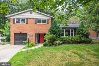 Building Photo - 9813 Inglemere Dr