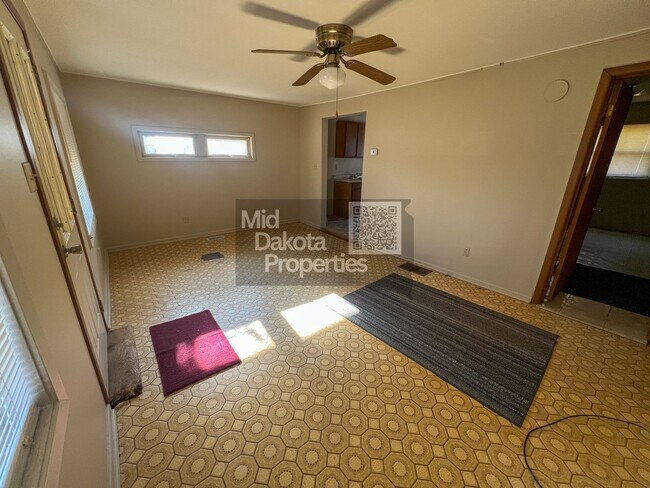 Foto del edificio - 813 N Sanborn-1 bedroom house with large two car garage