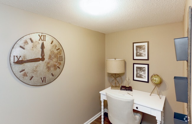 2BR, 2BA - 1069 SF - Northlake Village