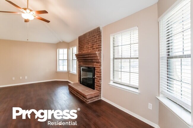 Building Photo - 3912 Lois Cir