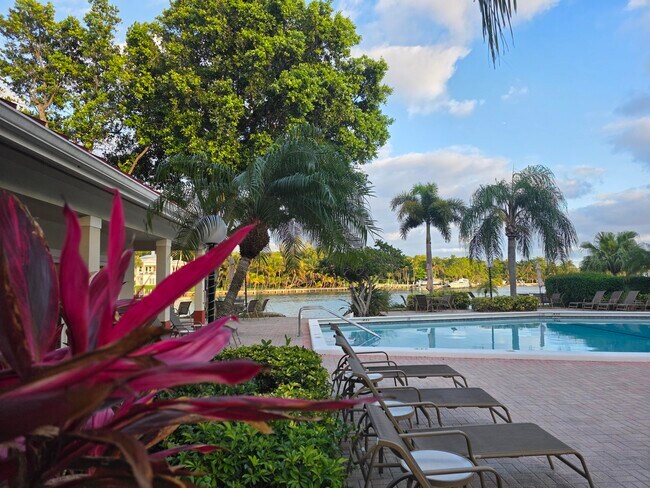 Foto del edificio - 3100 NE 48th Ct