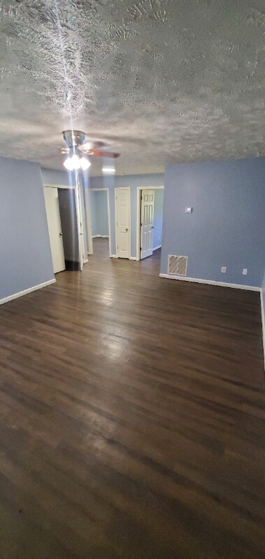Foto del edificio - 104 Lauderdale Dr