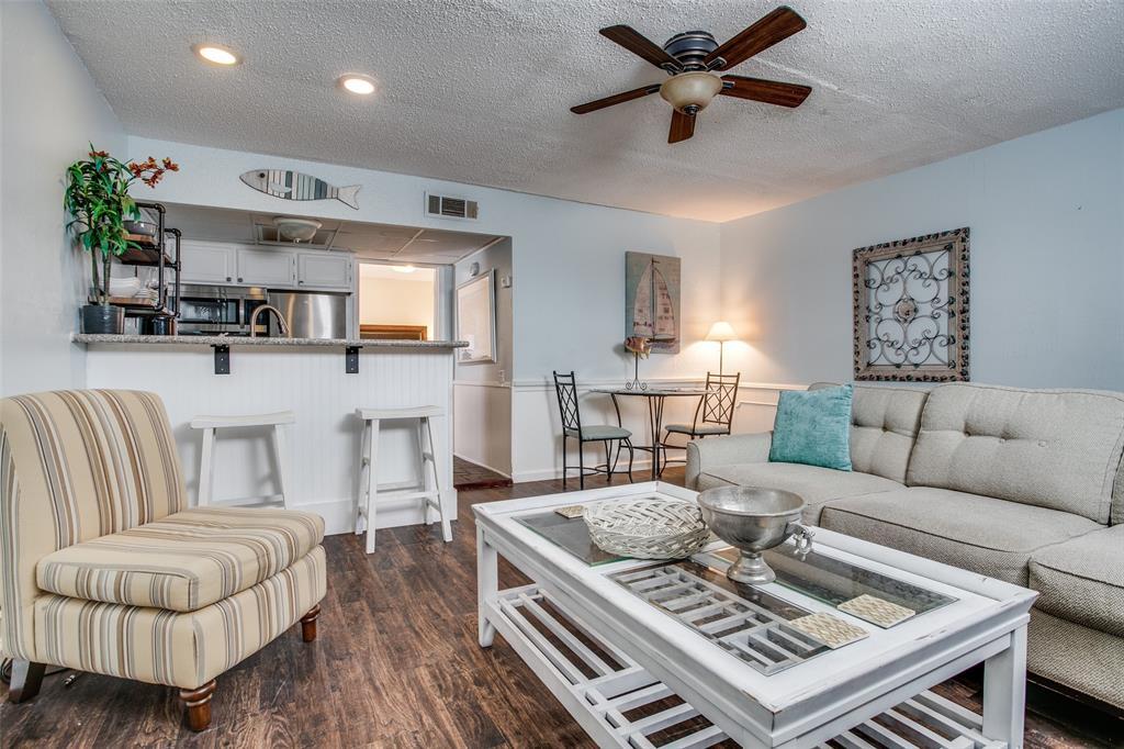 Foto principal - 1327 Ave M 1/2