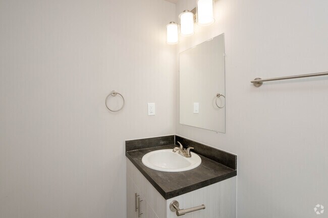 (R) RENOVATED THE FLOWERING DOGWOOD 1BR, 1BA - 700 SF - Kitchen - Woodbridge Place Apartments