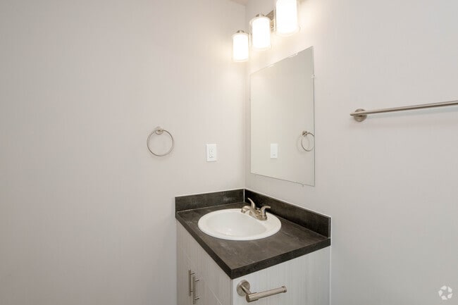 (R) RENOVATED THE FLOWERING DOGWOOD 1BR, 1BA - 700 SF - Kitchen - Woodbridge Place Apartments