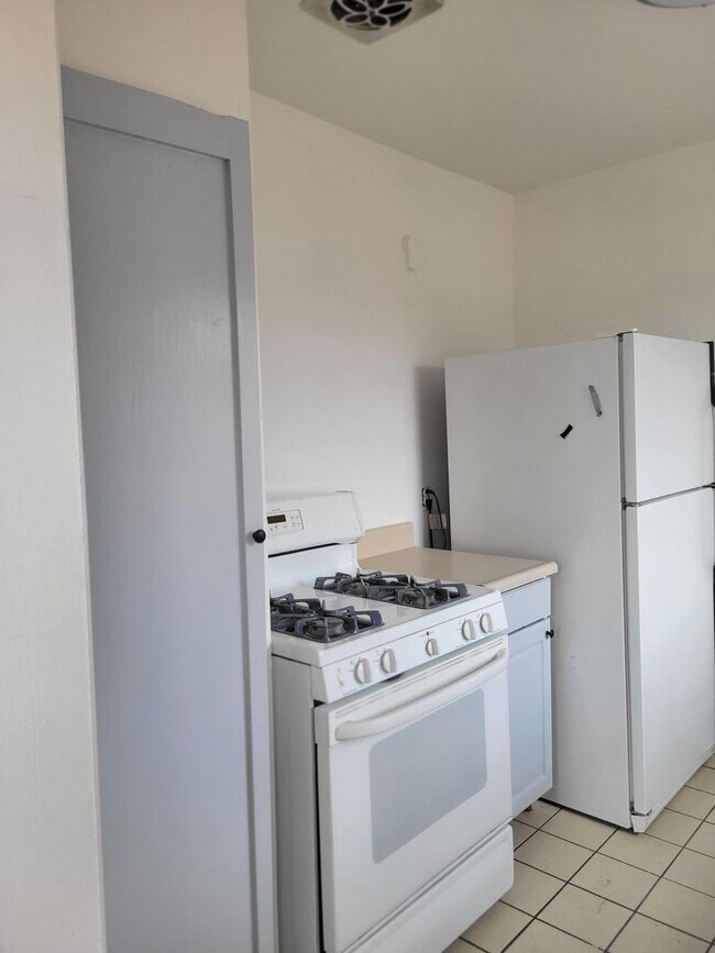 Building Photo - Charming 2-Bedroom Brick Home Near U of A ...