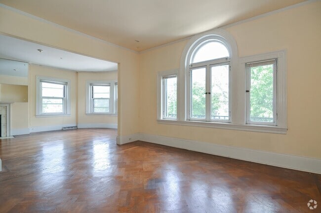 Building Photo - 908 Beacon St