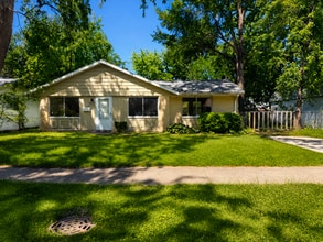 Building Photo - 1109 Austin Dr
