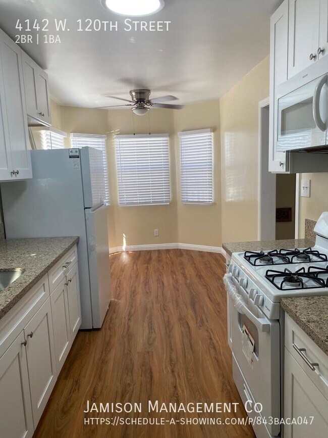 Foto del edificio - 4142 W 120th St