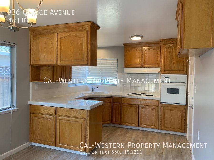 Primary Photo - Great Value! 2/1 Duplex with Private Yard,...