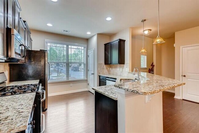 Foto del edificio - 726 Village Field Court, Suwanee, GA, 30024