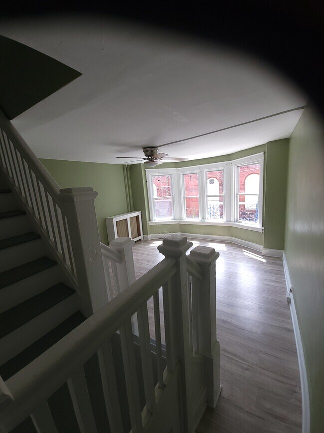 Building Photo - 913 Buttonwood Street, Unit 2F