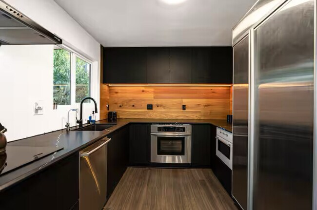 Foto del edificio - 10537 Sherrill St